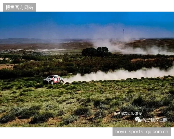 赛车尾翼损坏仍坚持完赛